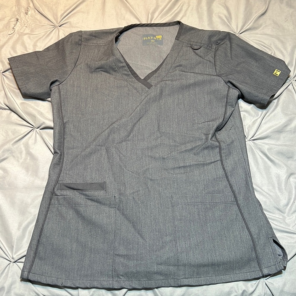 Gray scrub top size small